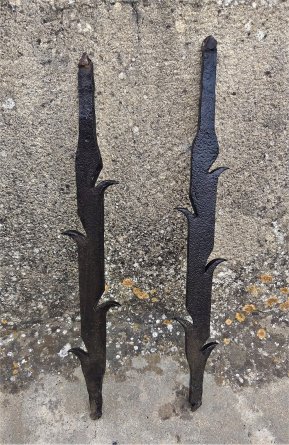 Paire de défenses en fer forgé 