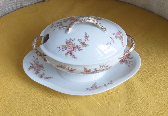 Saucière en porcelaine de Limoges