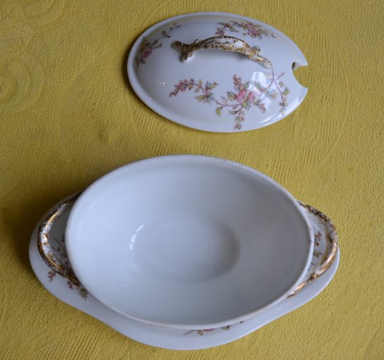 Saucière en porcelaine de Limoges