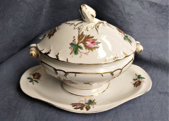 Saucière en porcelaine de Paris