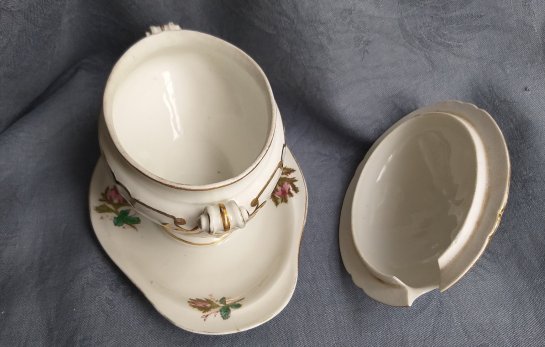 Saucière en porcelaine de Paris