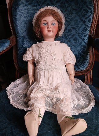 Poupée à tête de porcelaine SFBJ