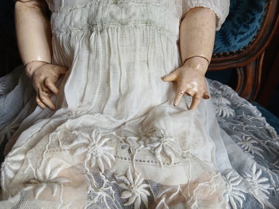 Poupée à tête de porcelaine SFBJ