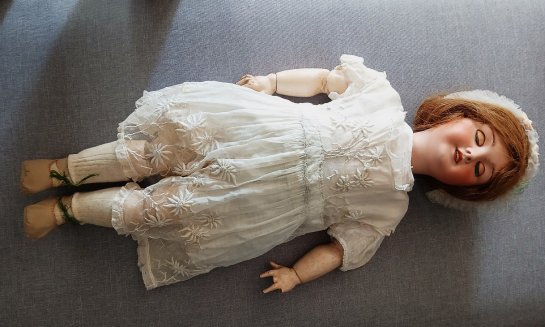 Poupée à tête de porcelaine SFBJ