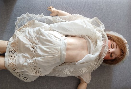 Poupée à tête de porcelaine SFBJ