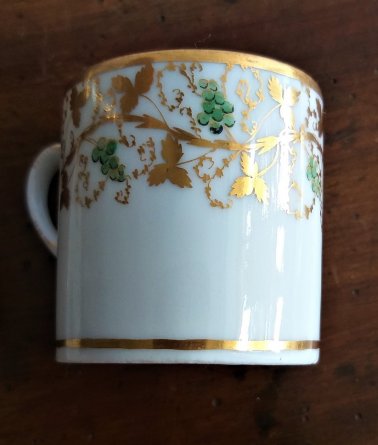 Tasse litron en porcelaine de Paris