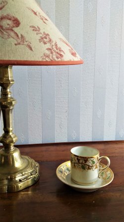 Tasse litron en porcelaine de Paris