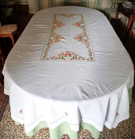 Nappe brodée main