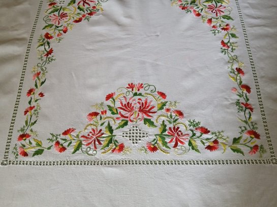 Nappe brodée main