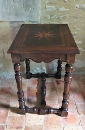 Table Louis XIII